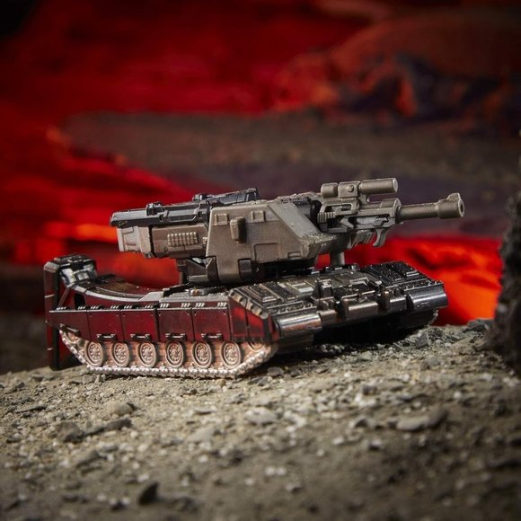 Megatron Transformers War for Cybertron Trilogy Kingdom Core Hasbro WFC-K13 - Picture 3 of 9